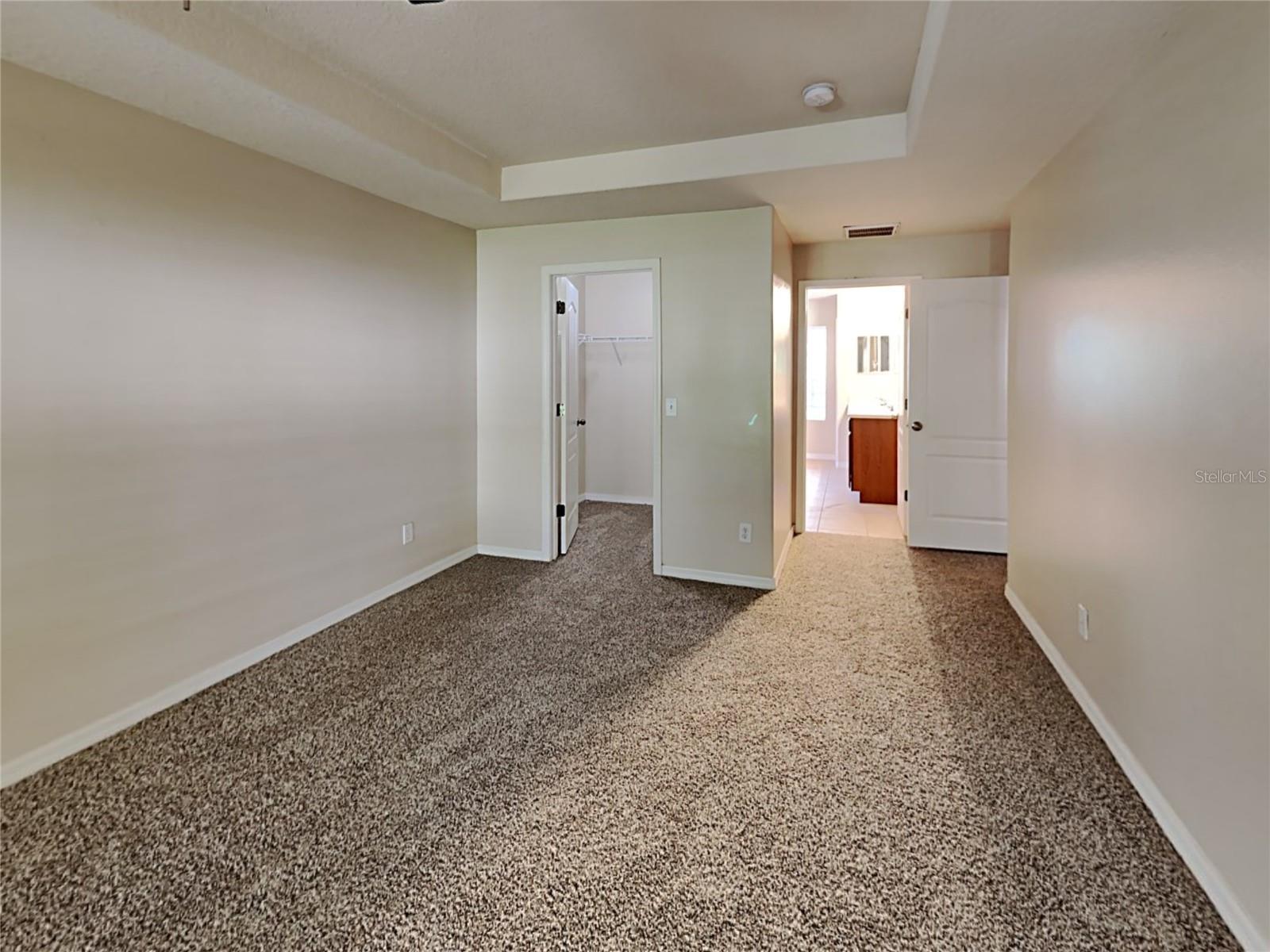 Image 16 of 19 For 2004 Abbey Trace Drive