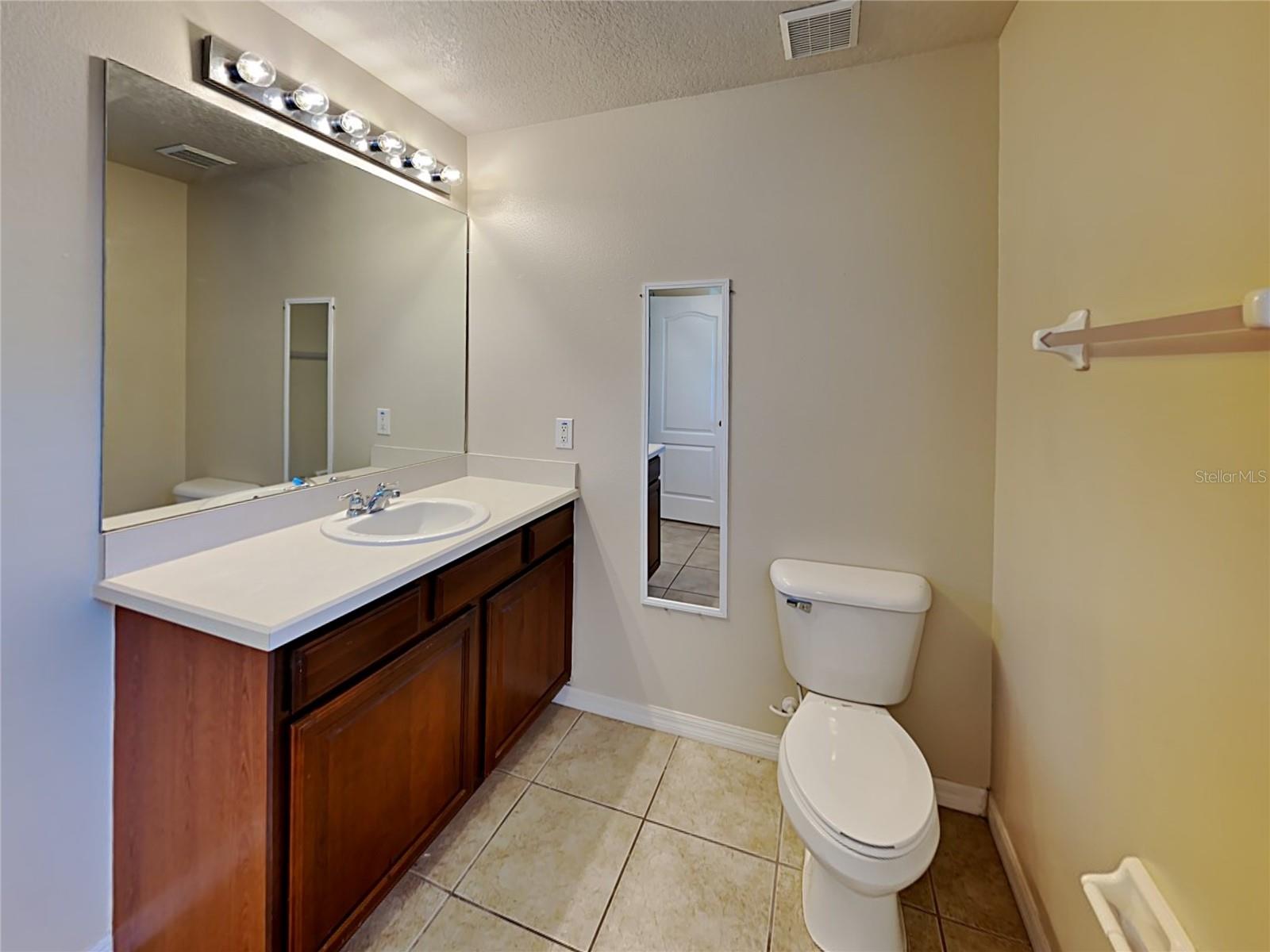 Image 3 of 19 For 2004 Abbey Trace Drive