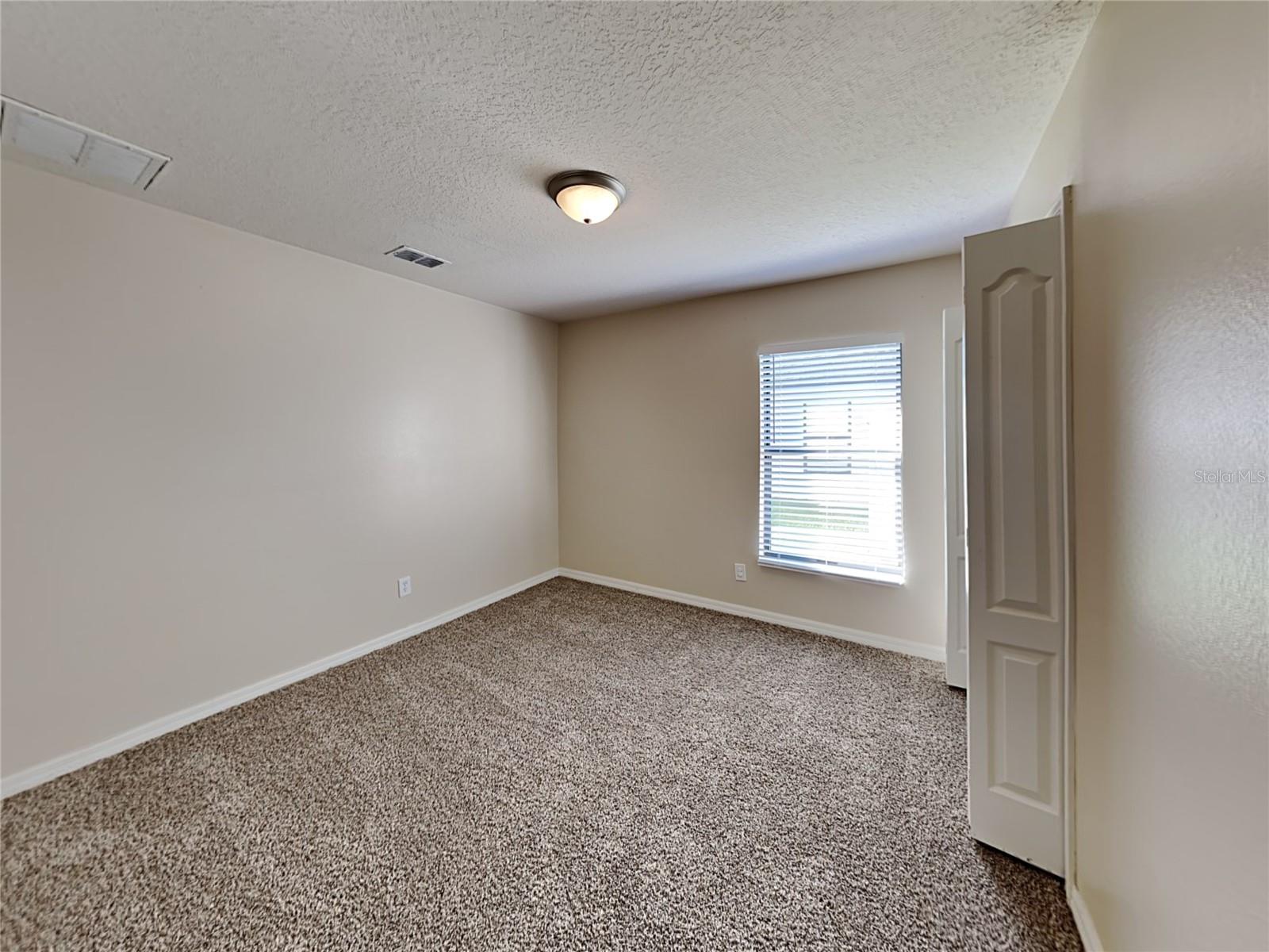 Image 6 of 19 For 2004 Abbey Trace Drive