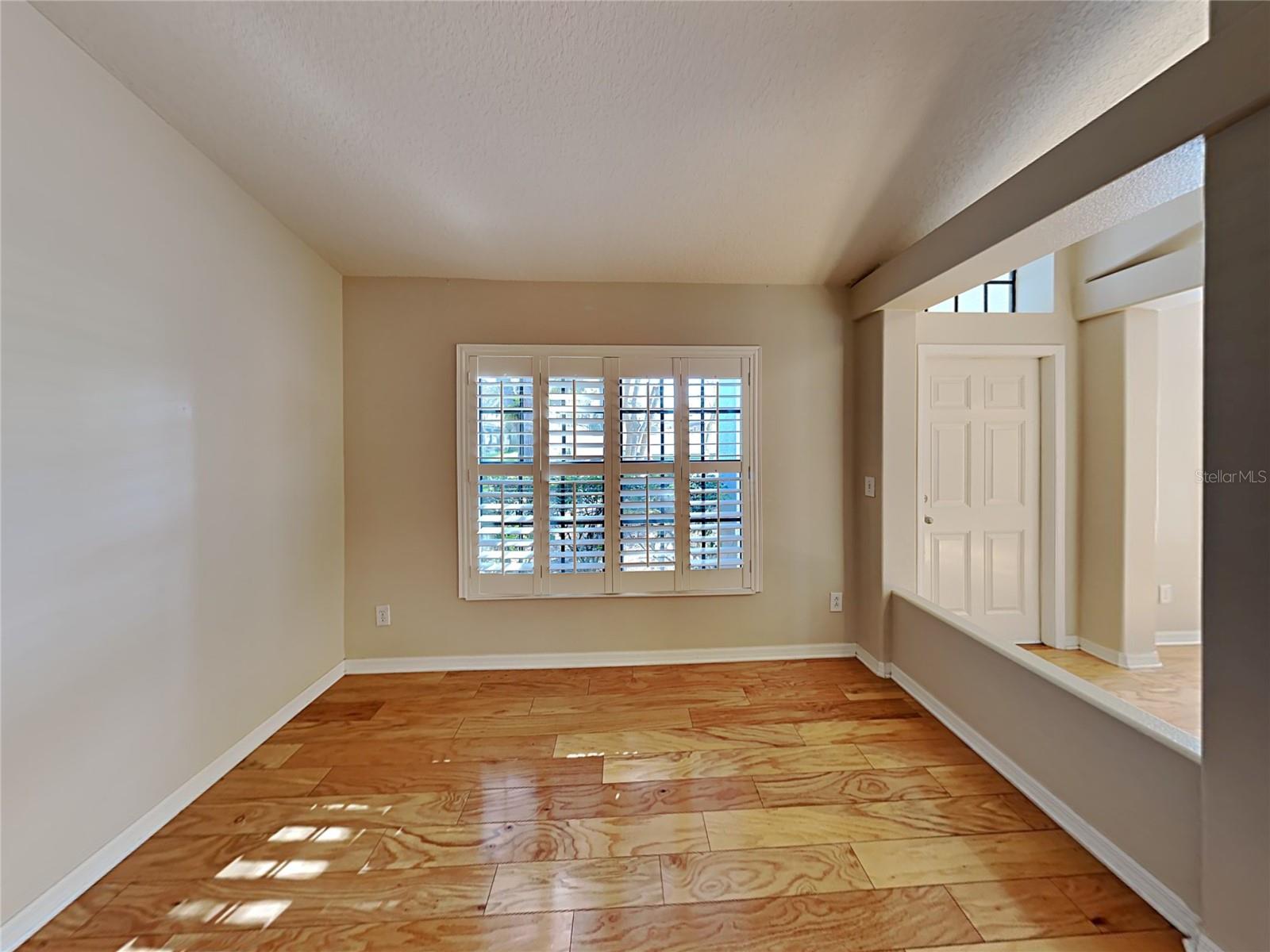 Image 8 of 19 For 2004 Abbey Trace Drive