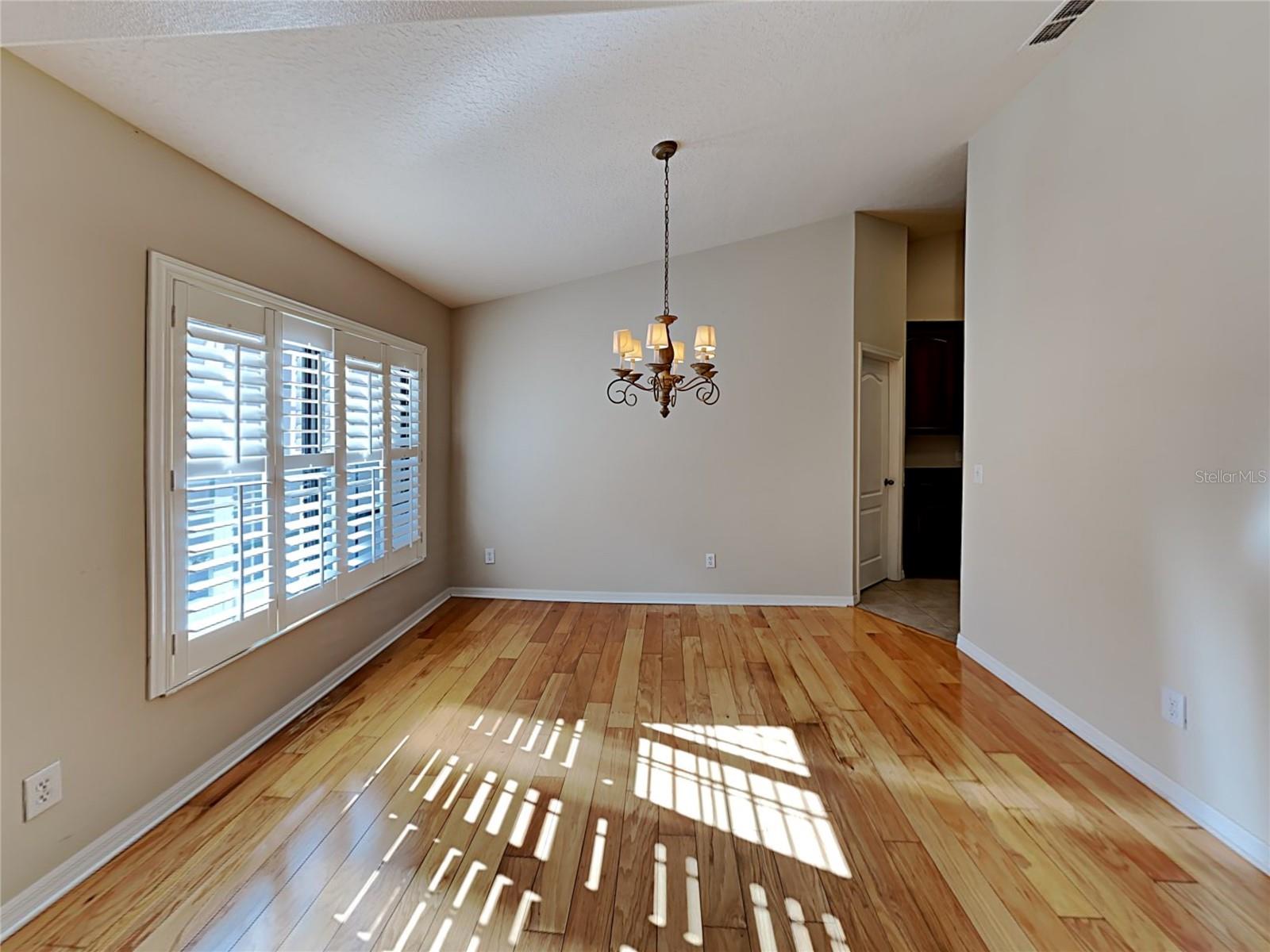 Image 9 of 19 For 2004 Abbey Trace Drive