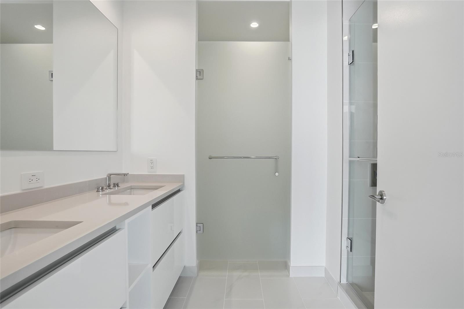 Image 32 of 71 For 400 Central Avenue 2008