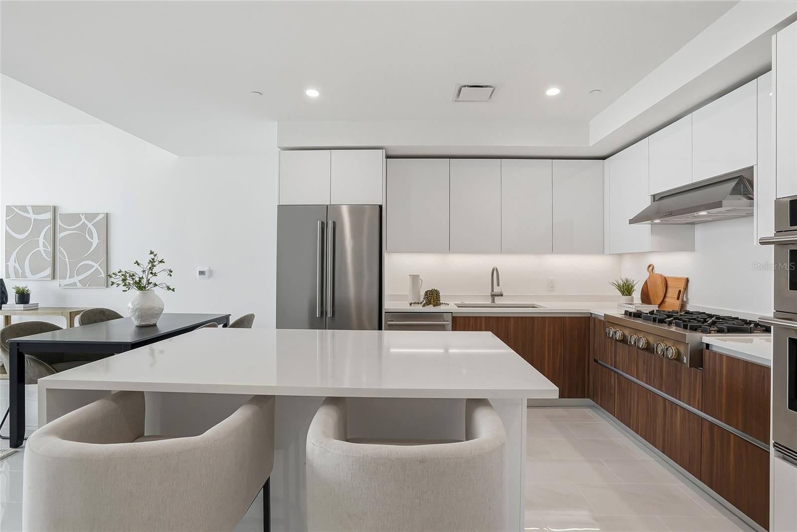 Image 5 of 71 For 400 Central Avenue 2008