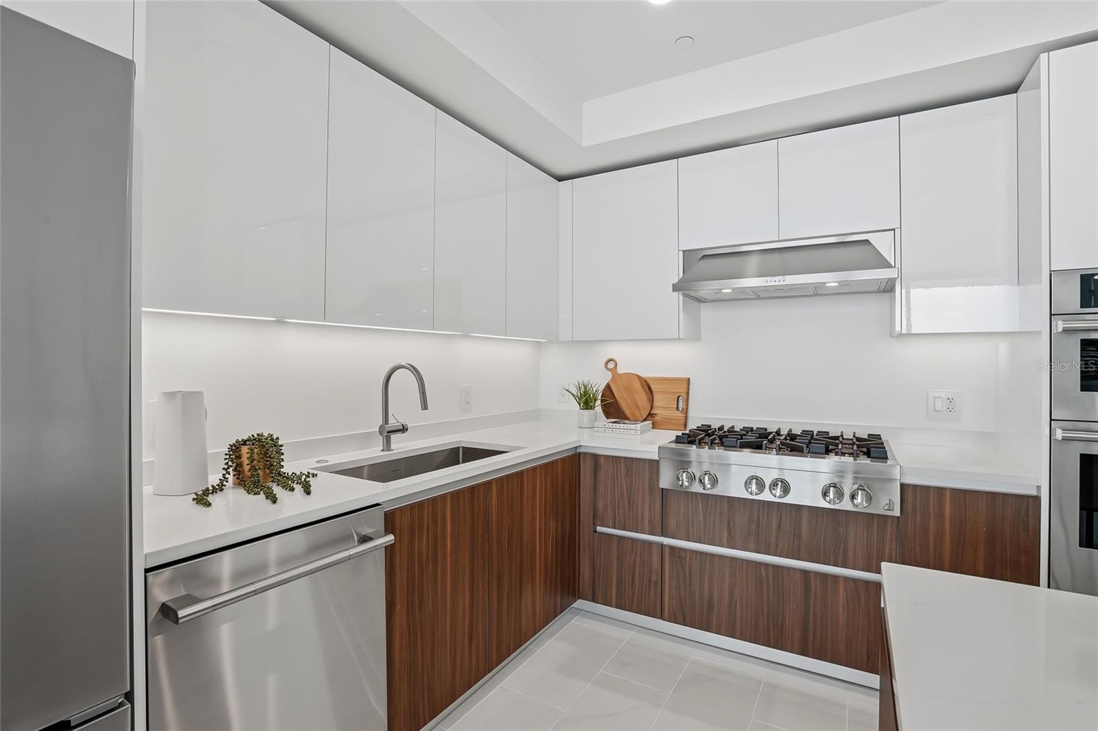 Image 8 of 71 For 400 Central Avenue 2008