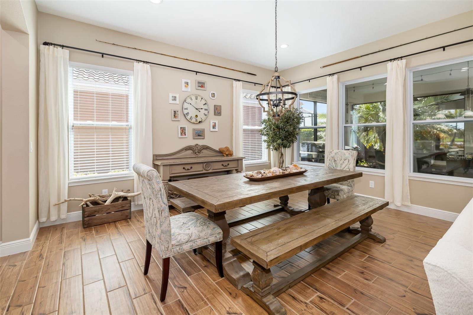 Image 18 of 93 For 10107 Carnoustie Place