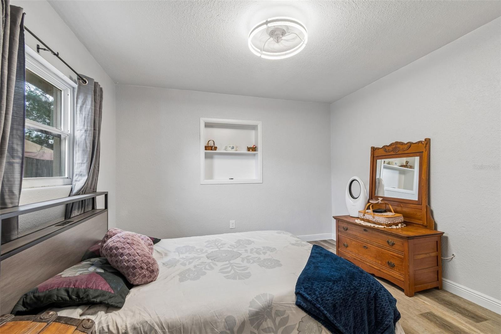 Image 24 of 41 For 1409 Nelson Avenue