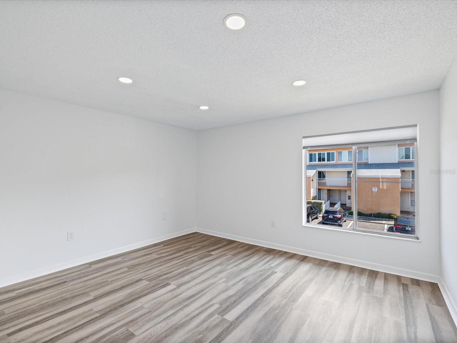 Image 19 of 33 For 9940 7th Way N 204