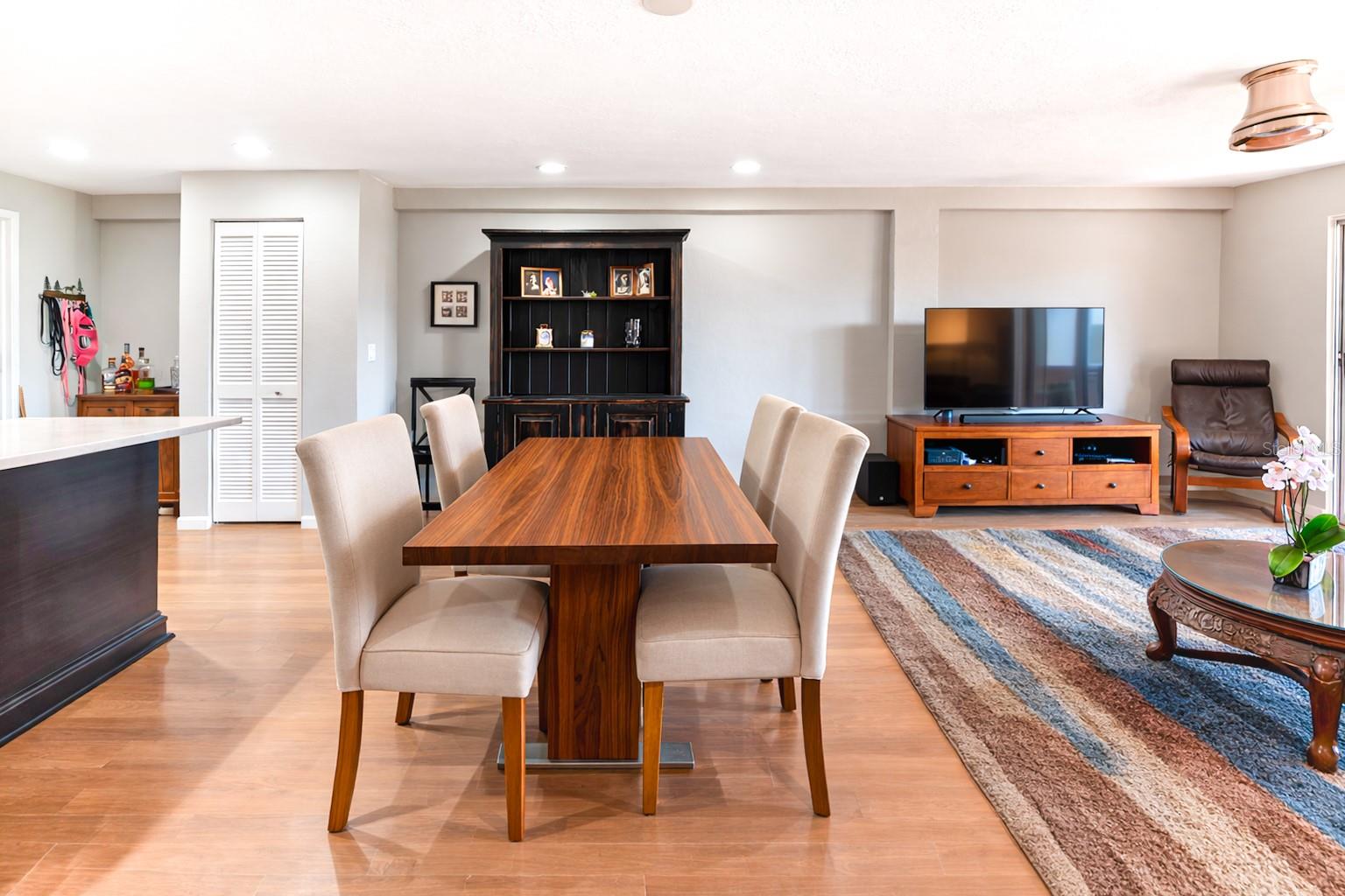 Image 11 of 35 For 4651 1st Street Ne 303