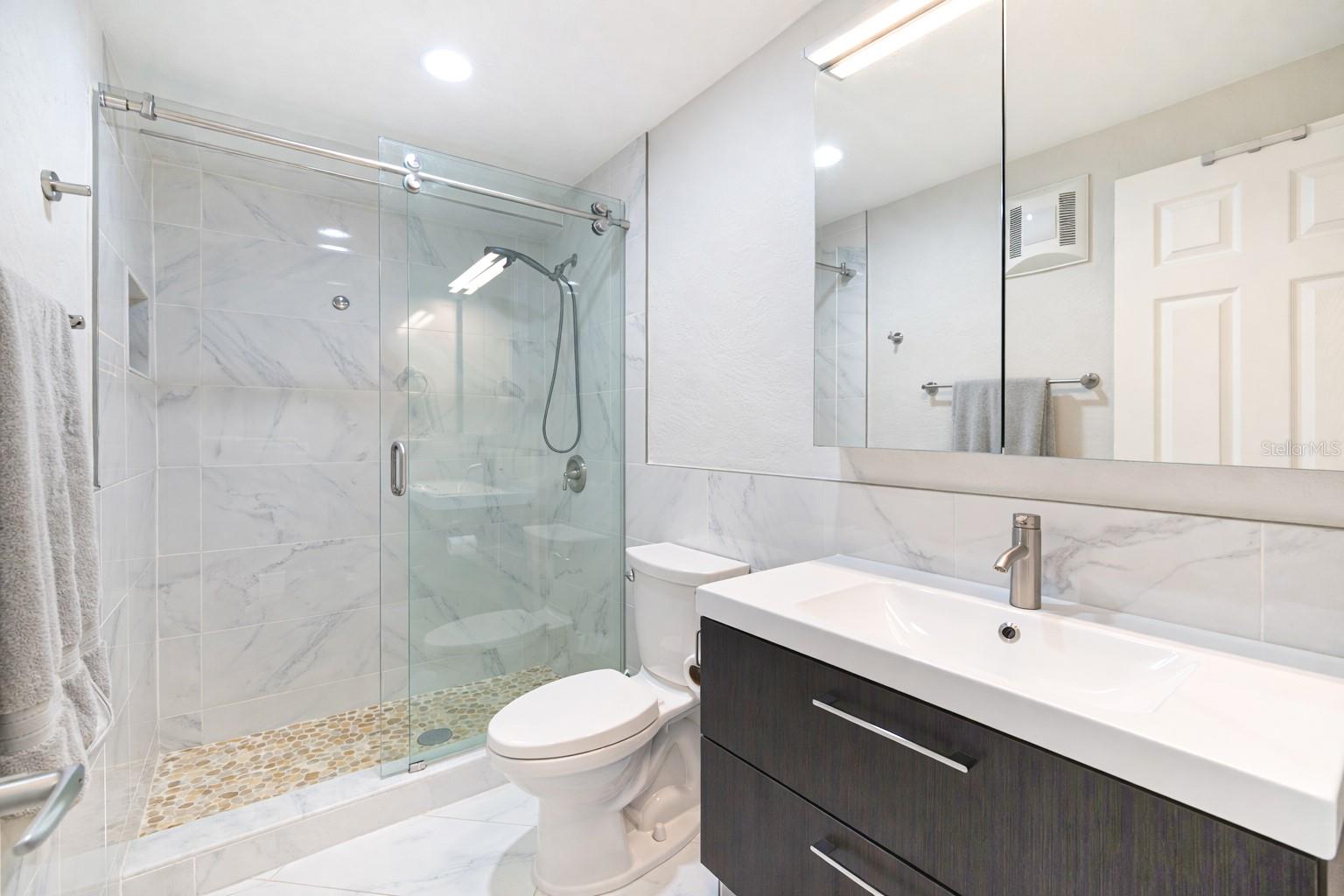 Image 20 of 35 For 4651 1st Street Ne 303