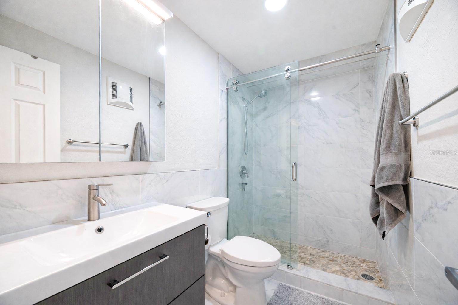 Image 23 of 35 For 4651 1st Street Ne 303