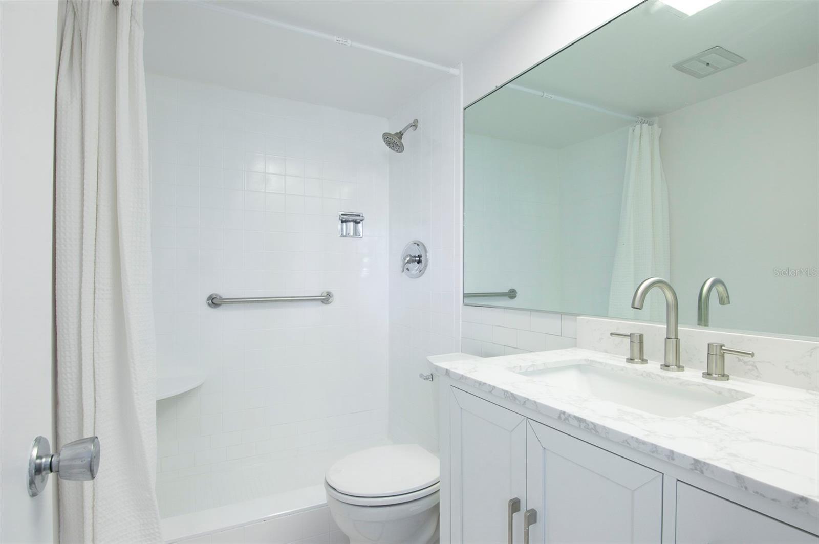 Image 13 of 46 For 4725 Cove Circle 207