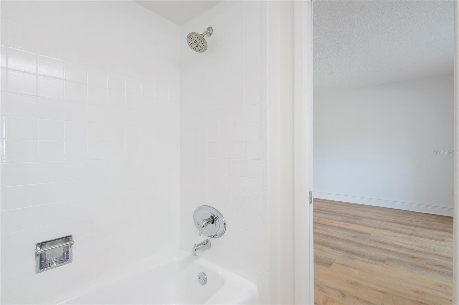 Image 14 of 46 For 4725 Cove Circle 207