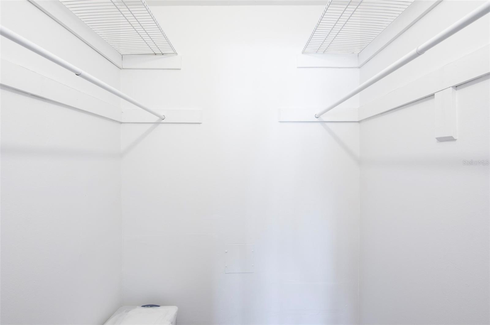 Image 17 of 46 For 4725 Cove Circle 207