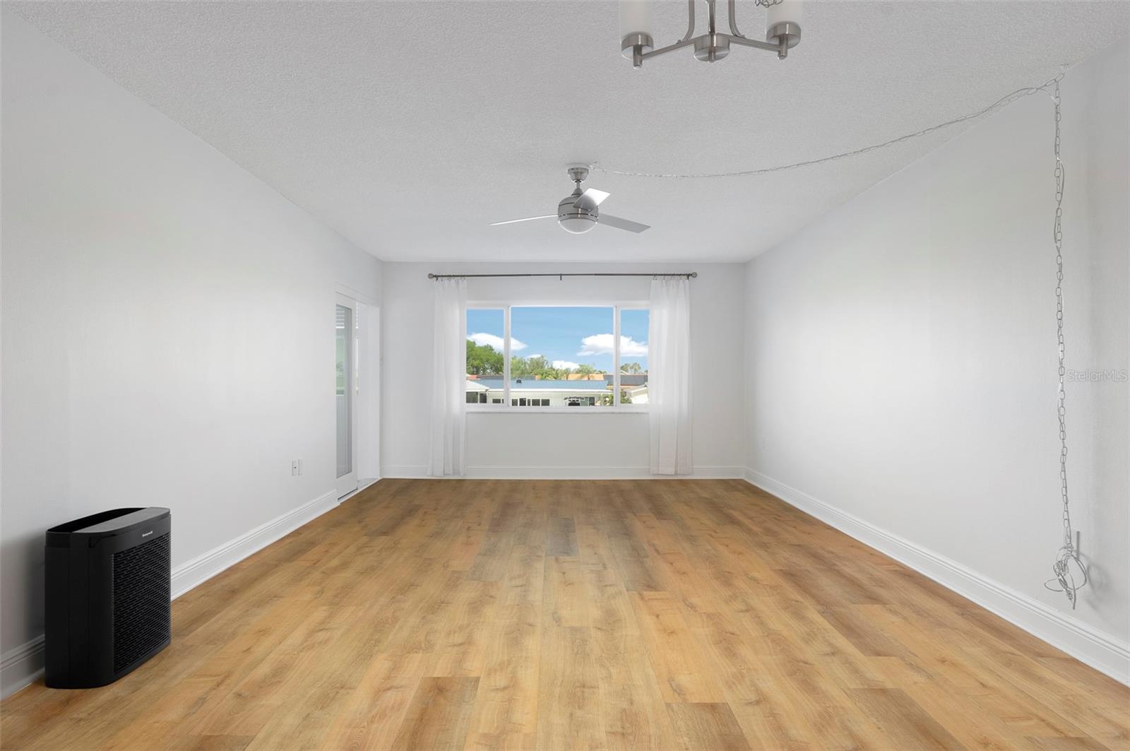 Image 2 of 46 For 4725 Cove Circle 207