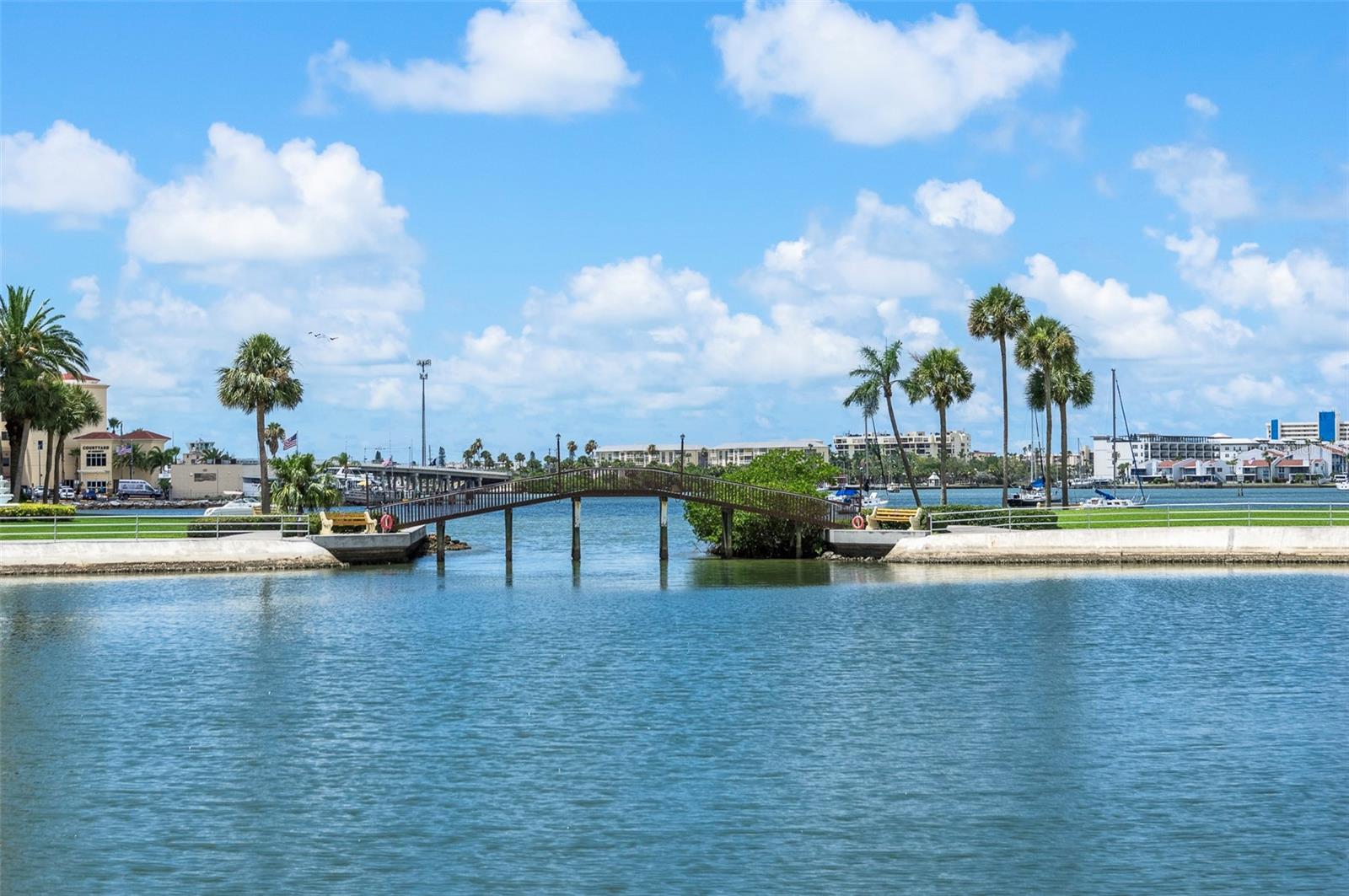 Image 23 of 46 For 4725 Cove Circle 207