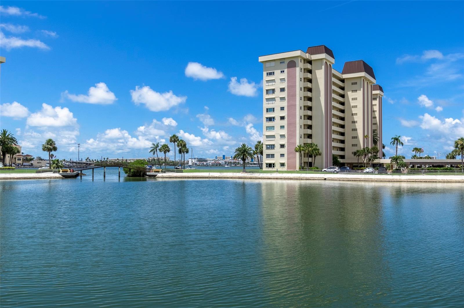 Image 24 of 46 For 4725 Cove Circle 207