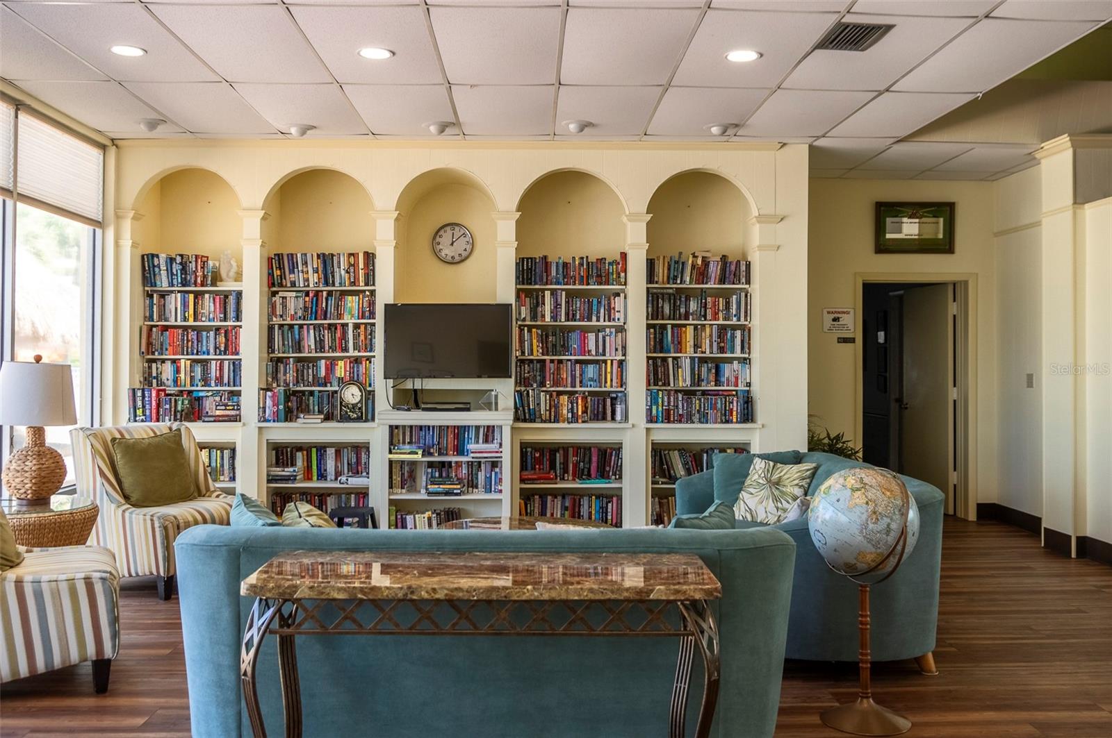 Image 26 of 46 For 4725 Cove Circle 207