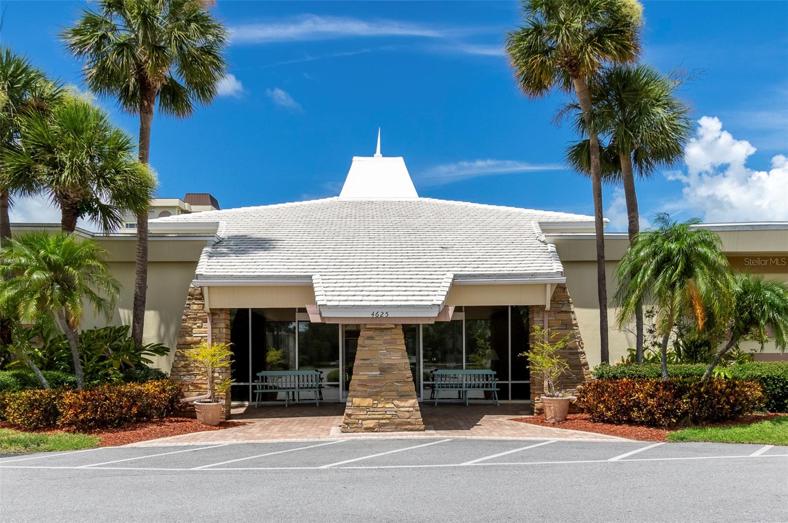 Image 28 of 46 For 4725 Cove Circle 207