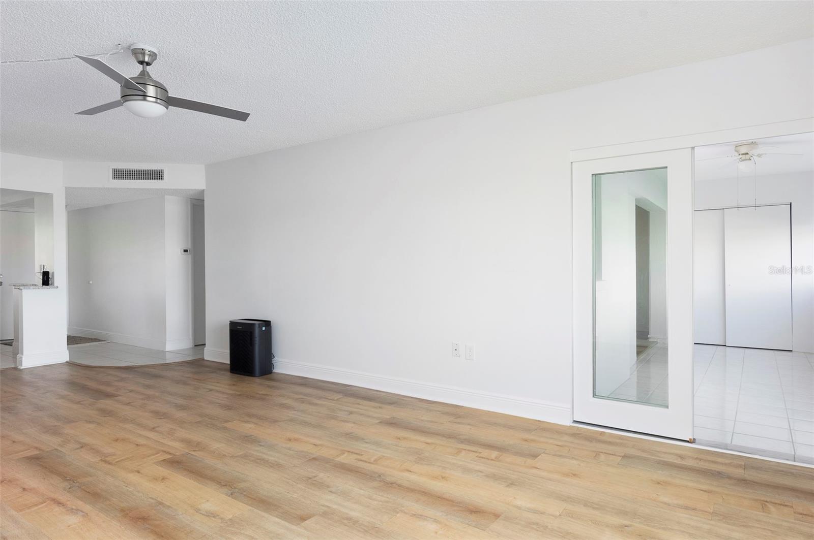 Image 3 of 46 For 4725 Cove Circle 207