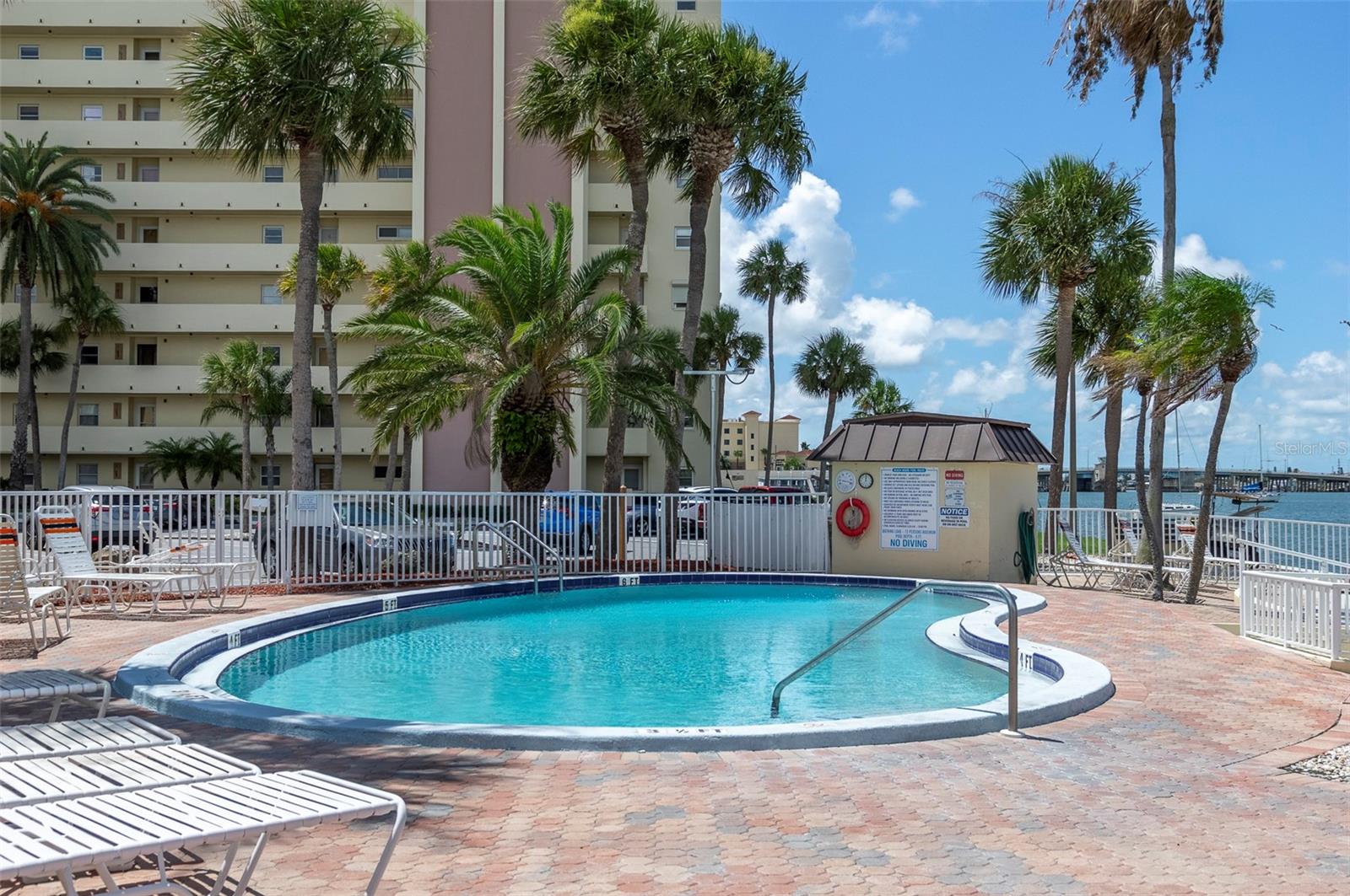 Image 32 of 46 For 4725 Cove Circle 207