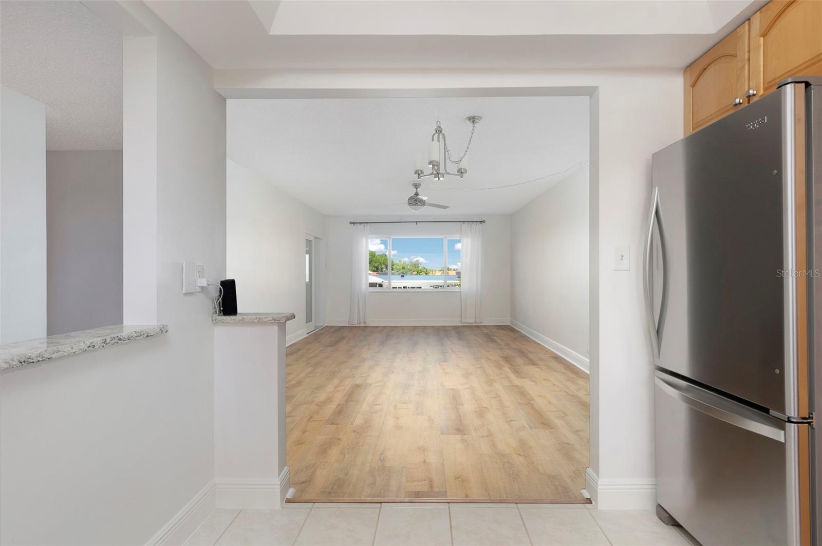 Image 5 of 46 For 4725 Cove Circle 207