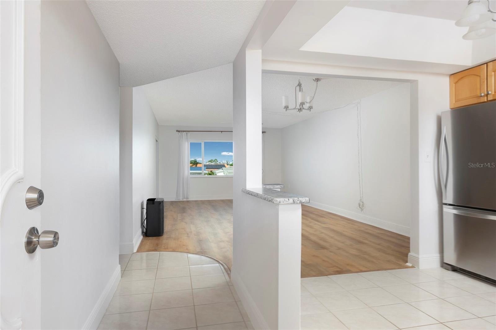 Image 6 of 46 For 4725 Cove Circle 207