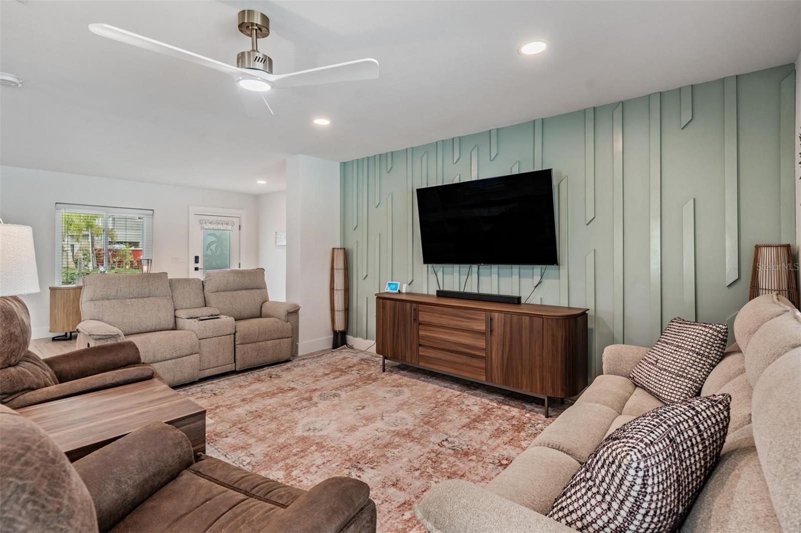 Image 10 of 39 For 11425 5th Street E