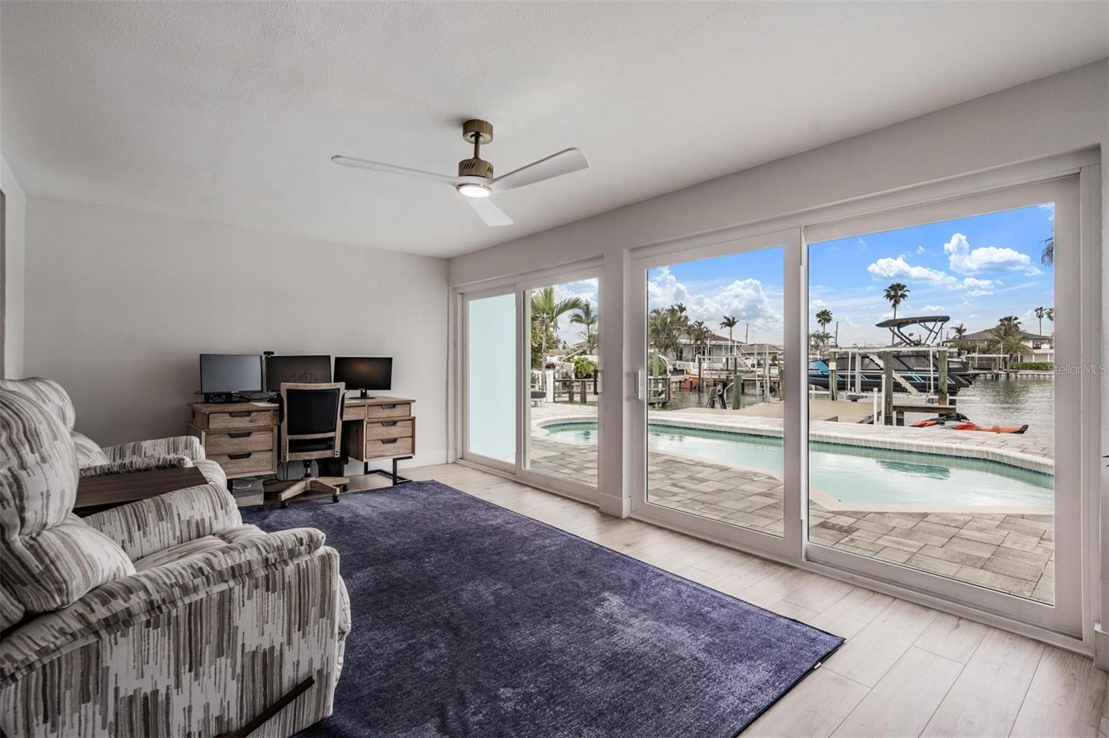 Image 12 of 39 For 11425 5th Street E