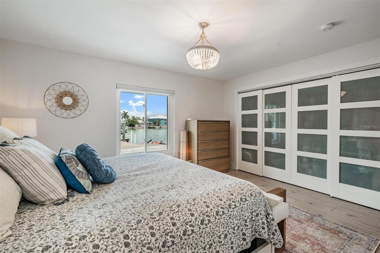 Image 14 of 39 For 11425 5th Street E