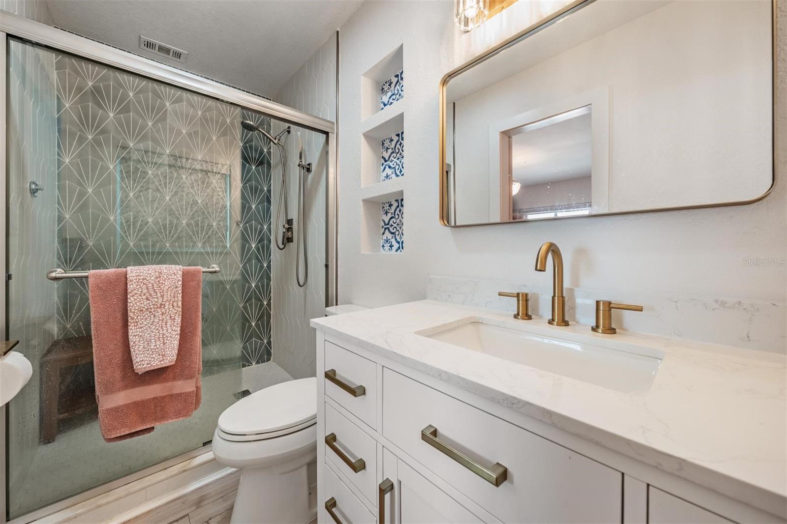 Image 16 of 39 For 11425 5th Street E