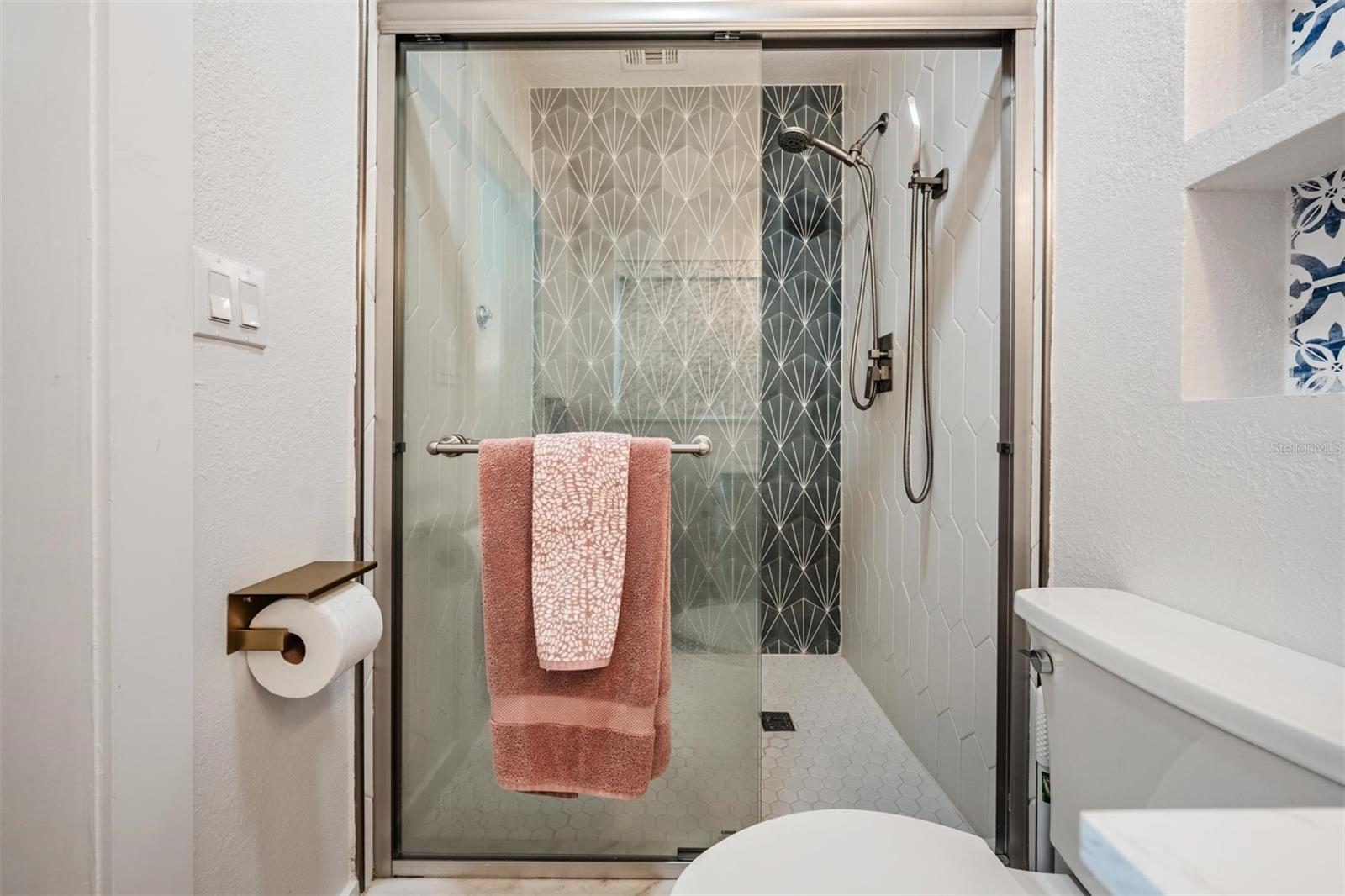 Image 17 of 39 For 11425 5th Street E