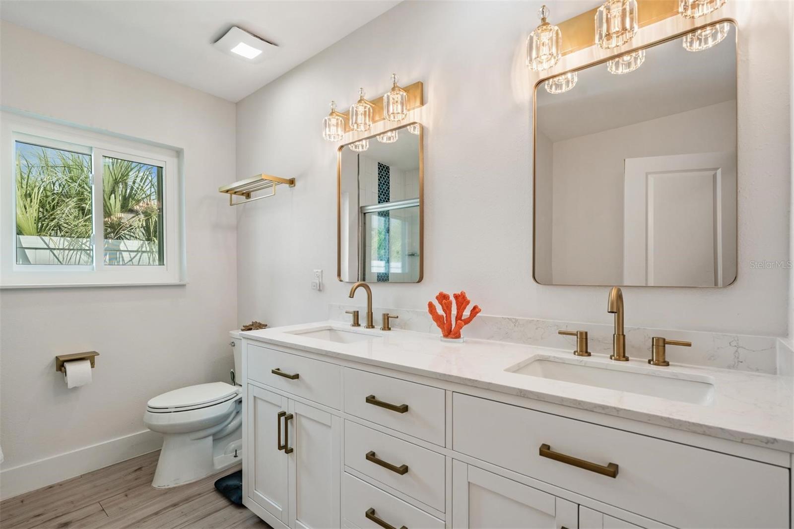 Image 19 of 39 For 11425 5th Street E