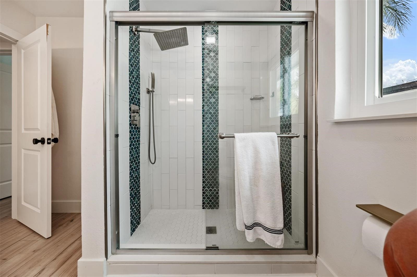 Image 20 of 39 For 11425 5th Street E