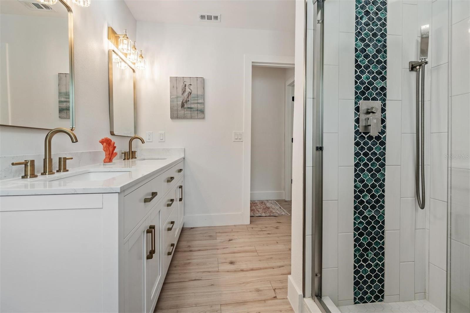 Image 21 of 39 For 11425 5th Street E