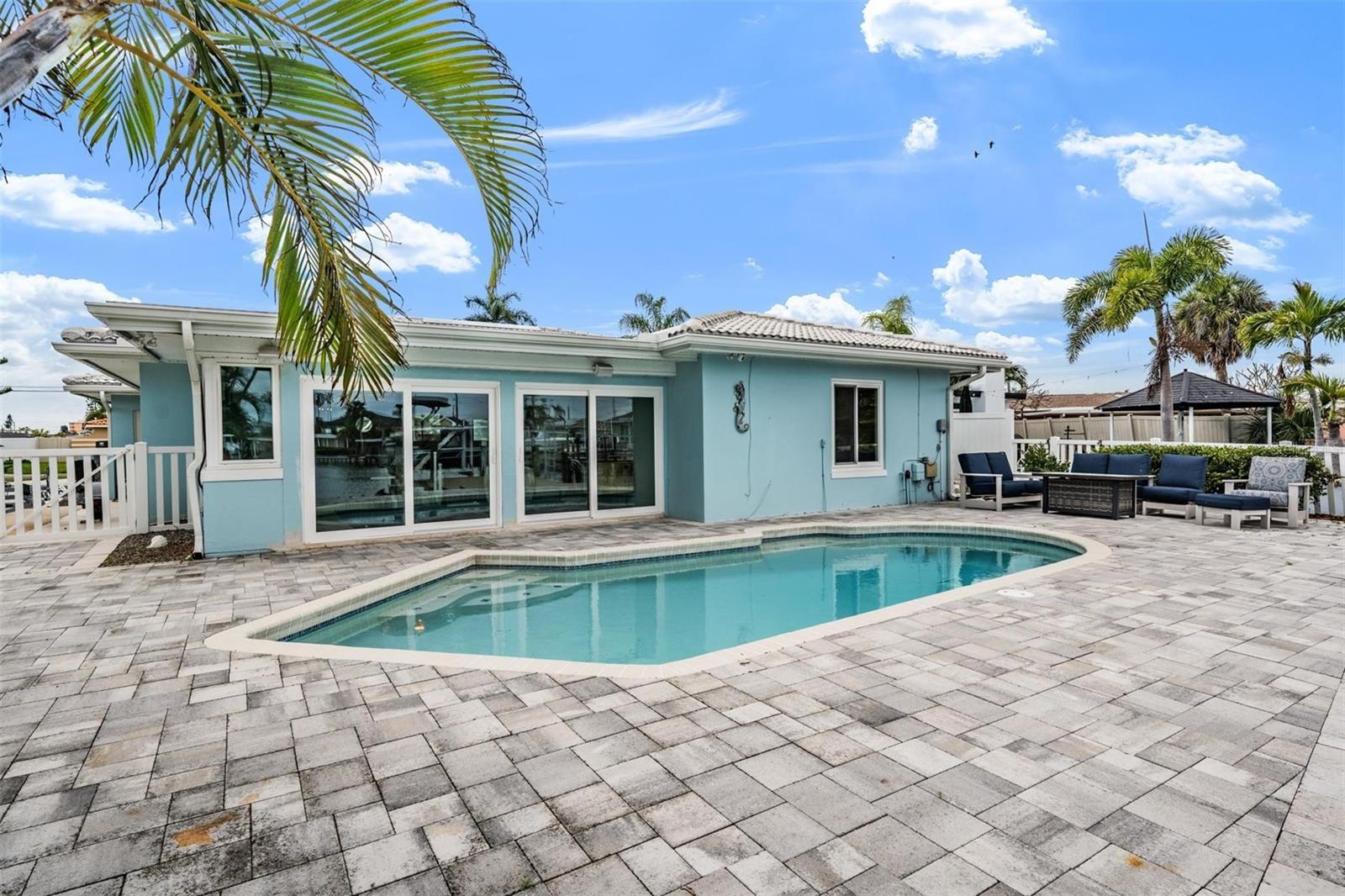 Image 23 of 39 For 11425 5th Street E