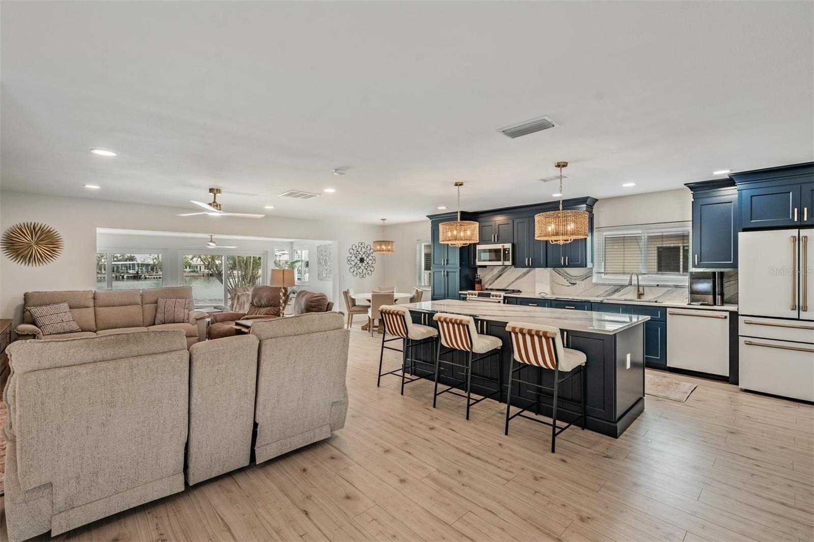 Image 27 of 39 For 11425 5th Street E