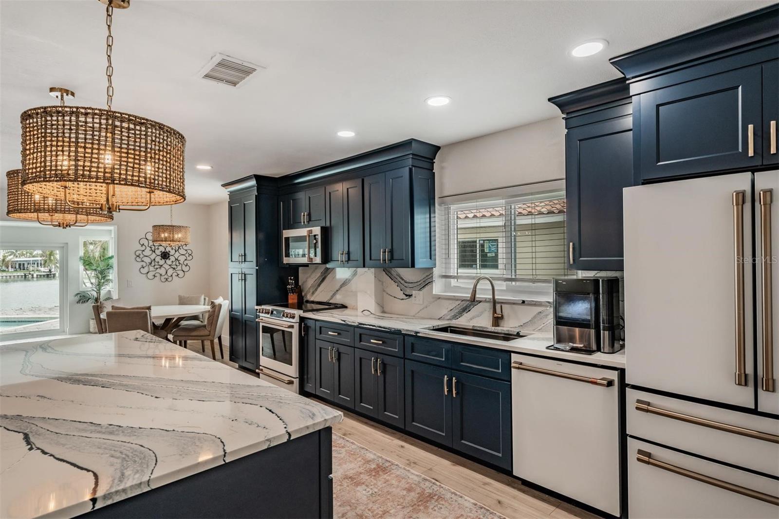 Image 28 of 39 For 11425 5th Street E