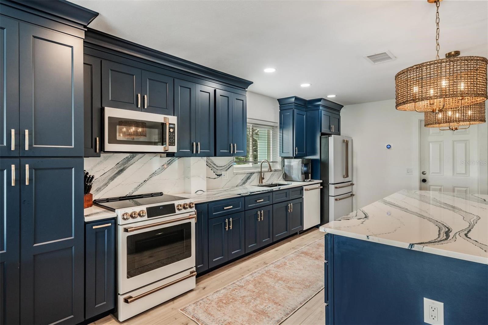 Image 29 of 39 For 11425 5th Street E