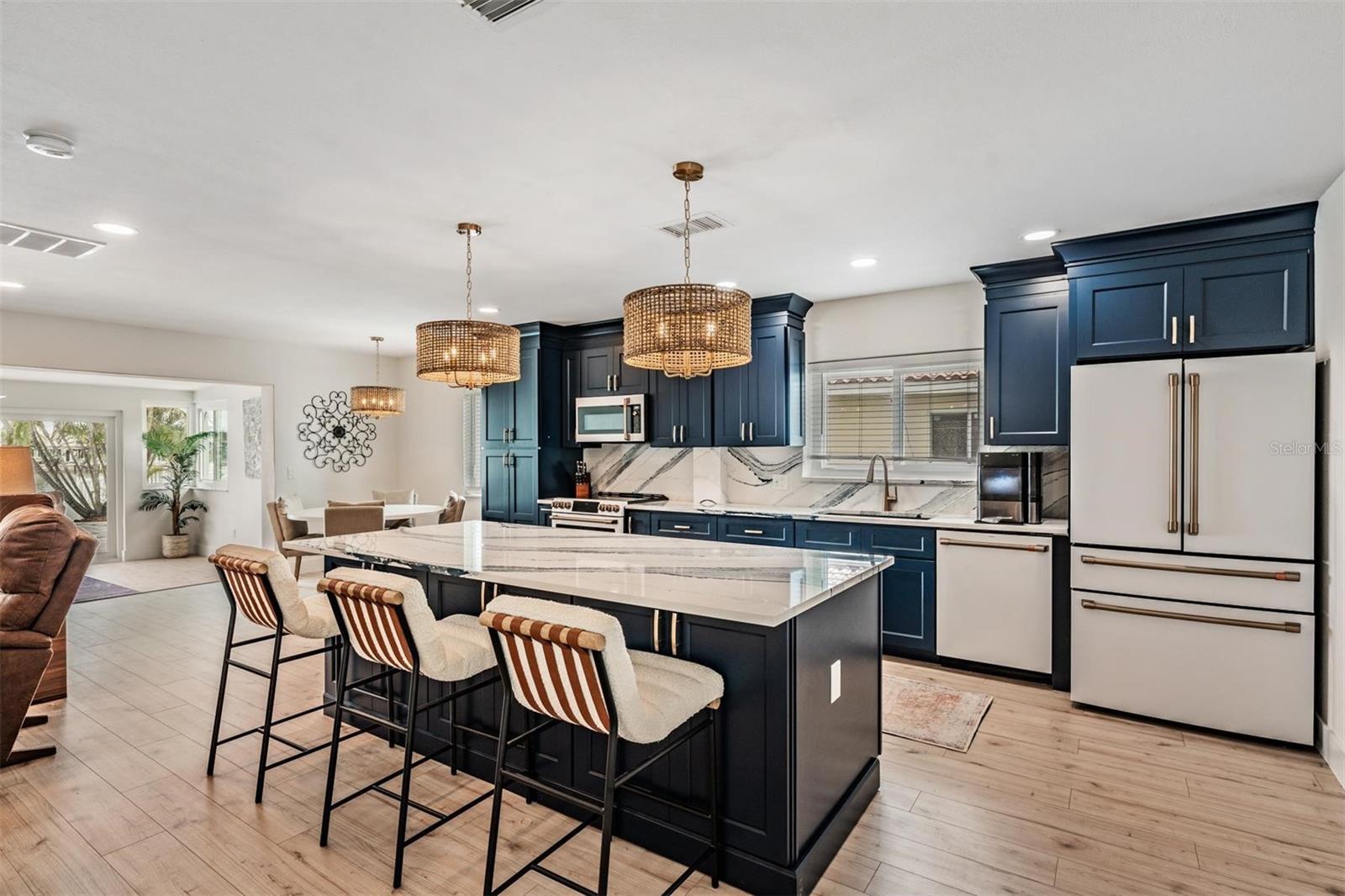 Image 4 of 39 For 11425 5th Street E