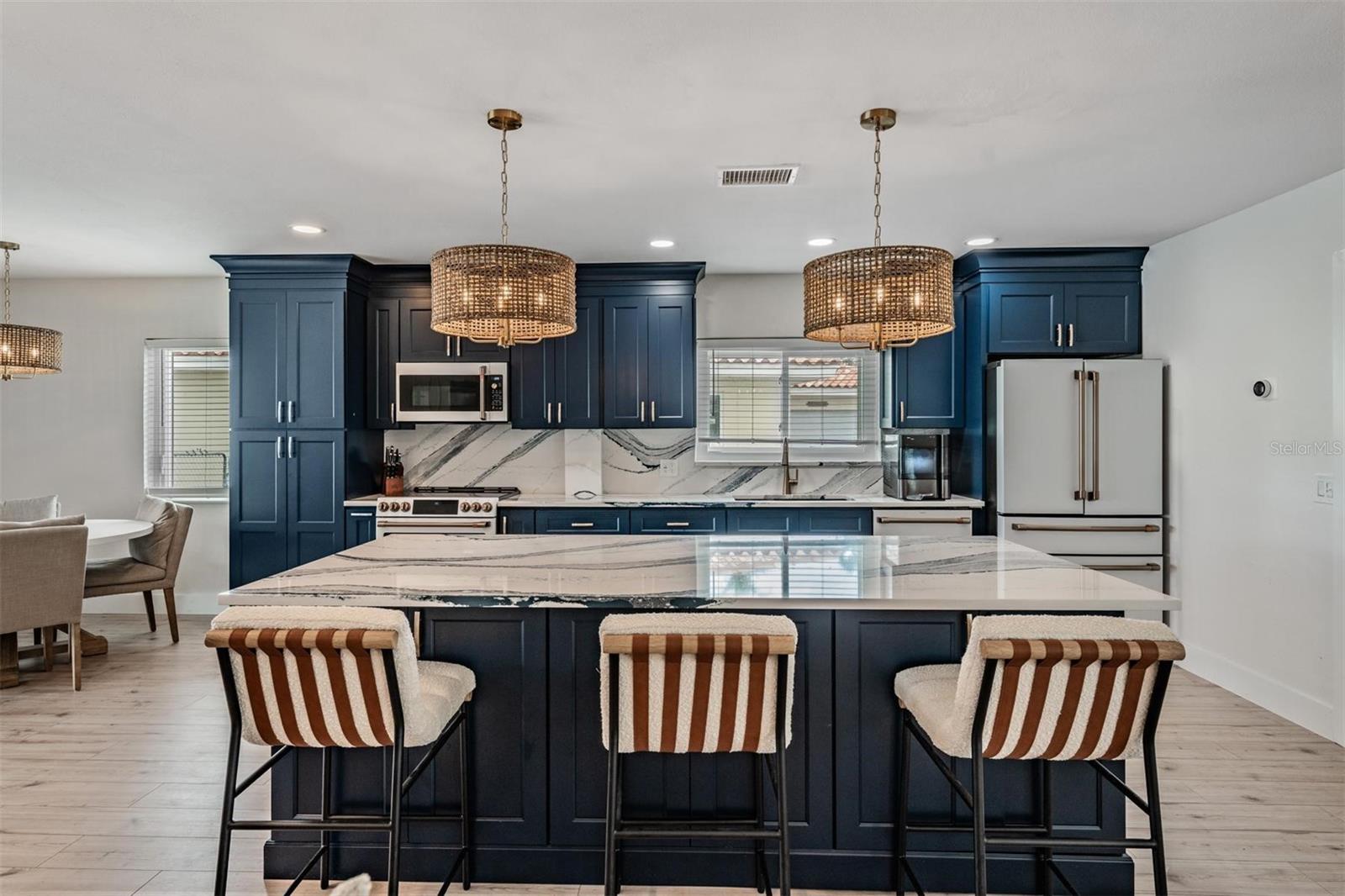 Image 5 of 39 For 11425 5th Street E