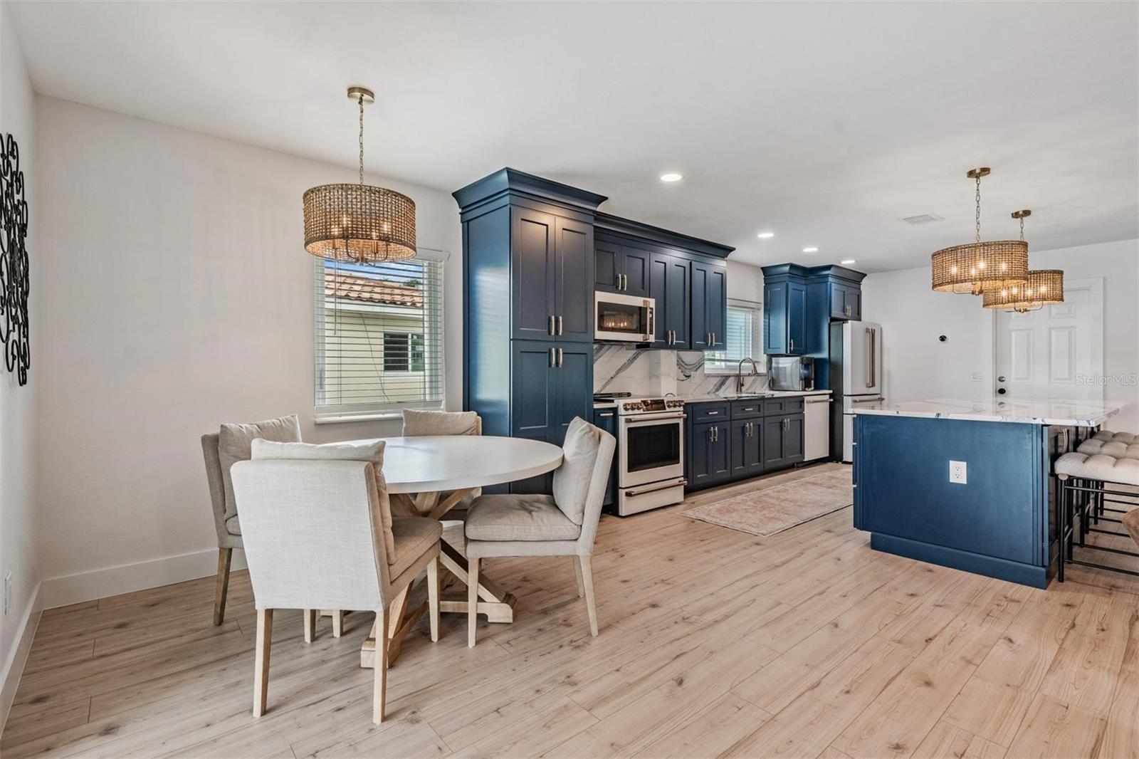 Image 6 of 39 For 11425 5th Street E