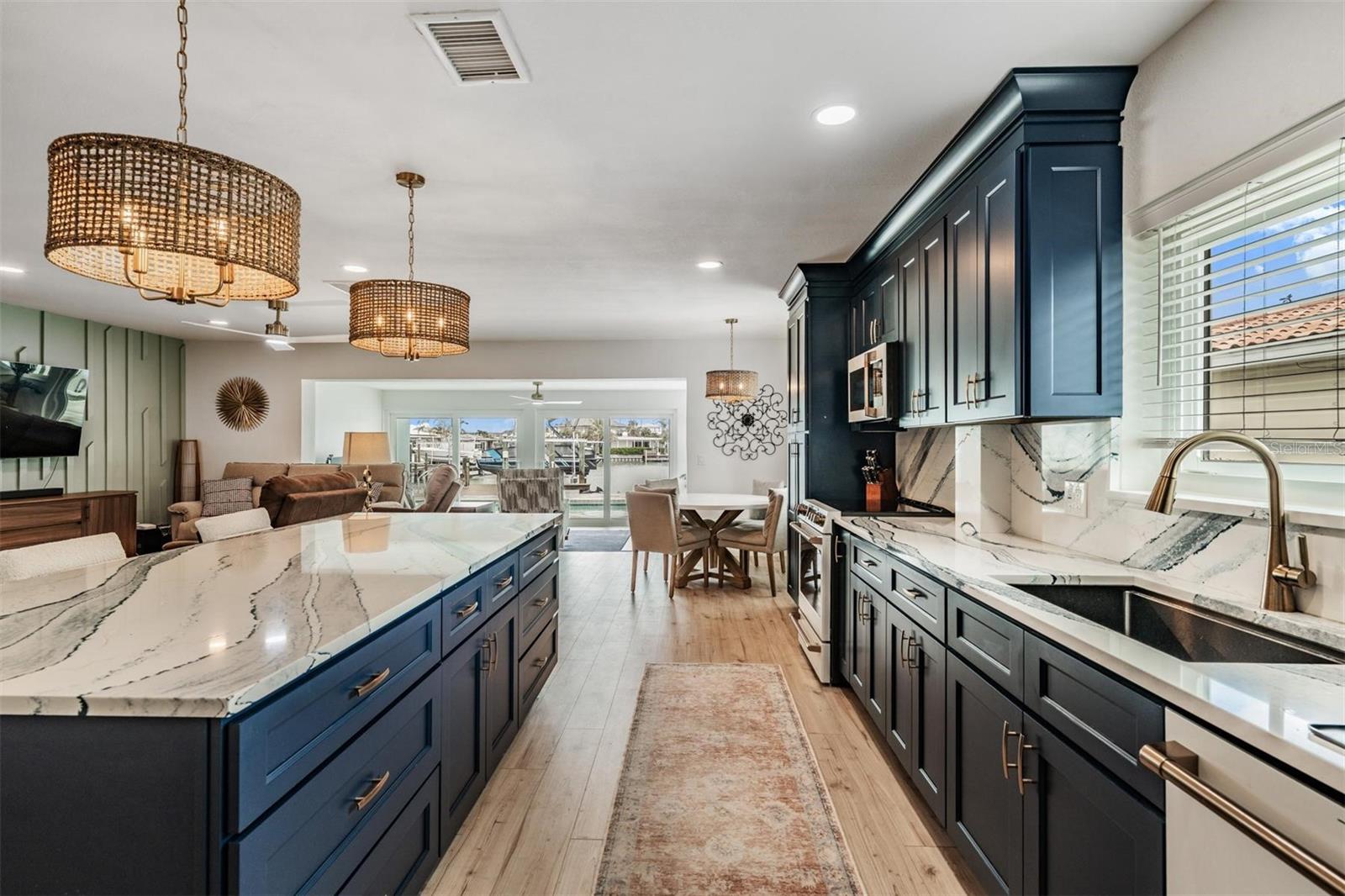 Image 8 of 39 For 11425 5th Street E