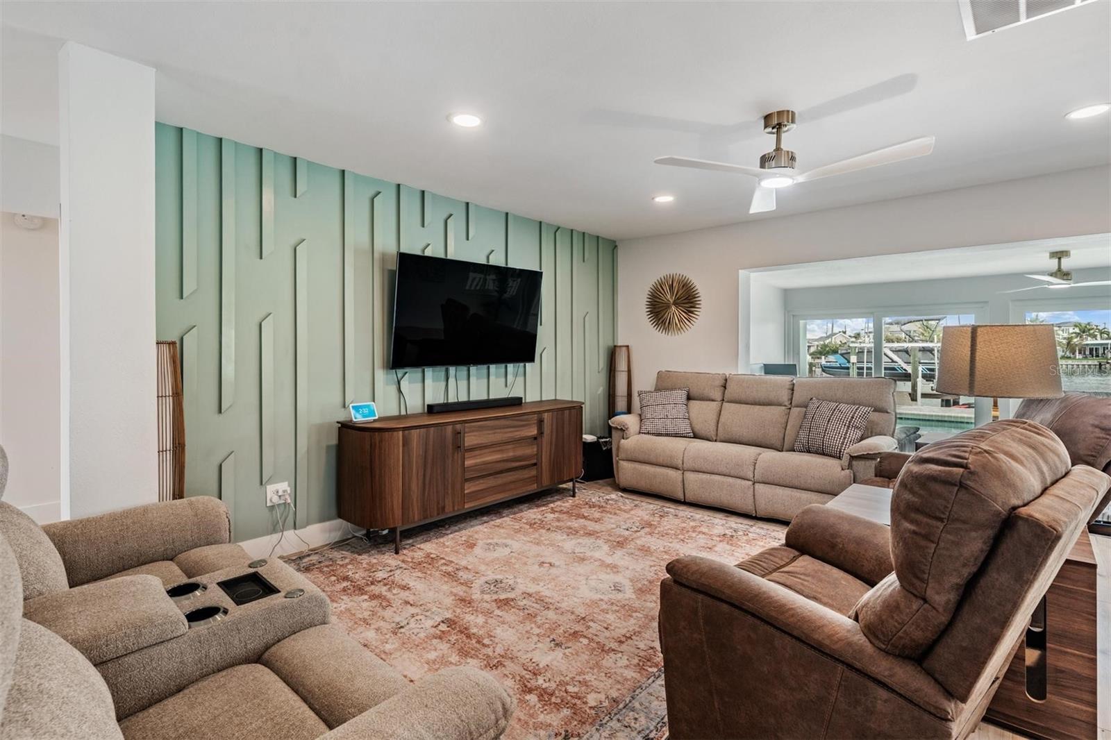 Image 9 of 39 For 11425 5th Street E