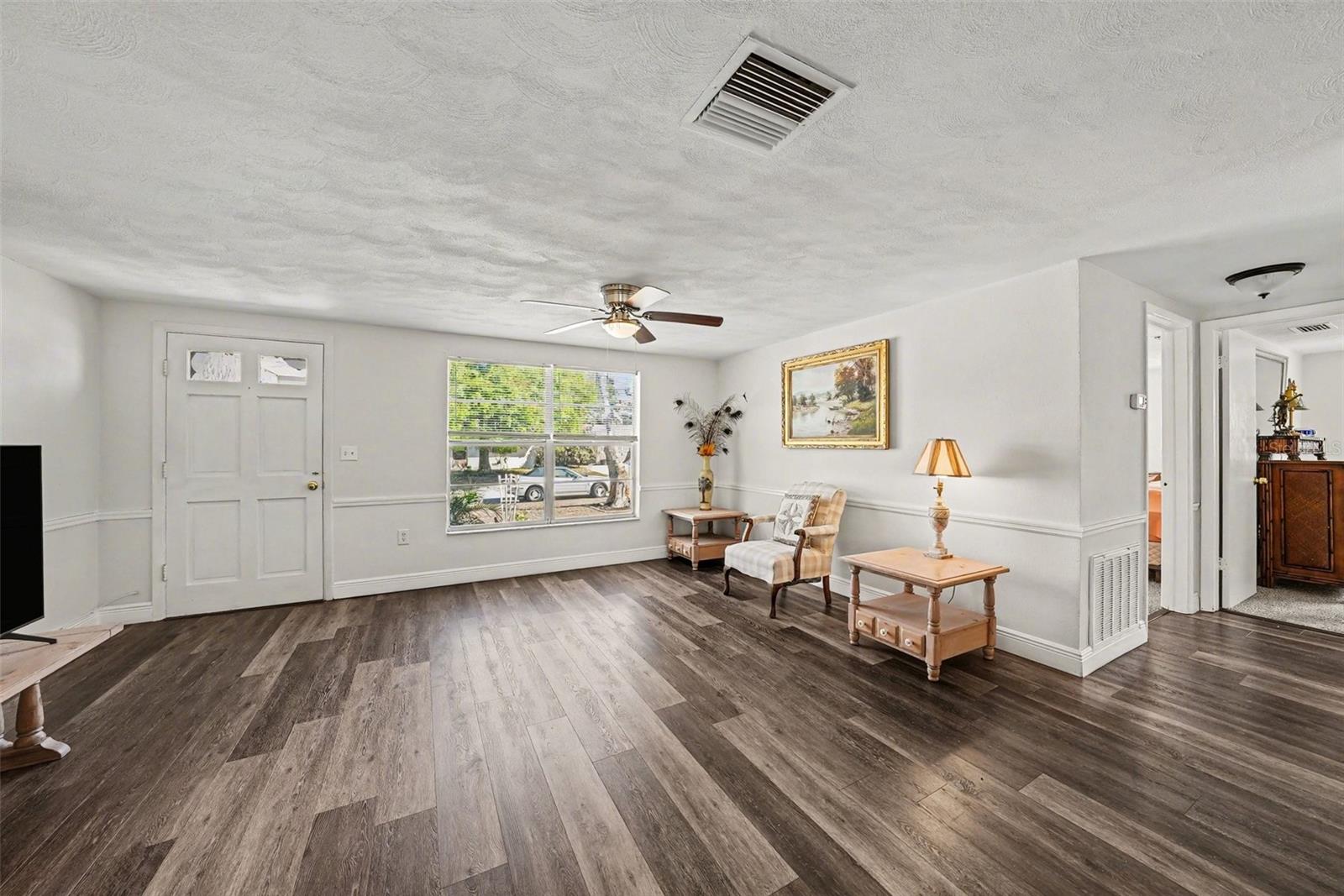 Image 5 of 25 For 6422 Tralee Avenue