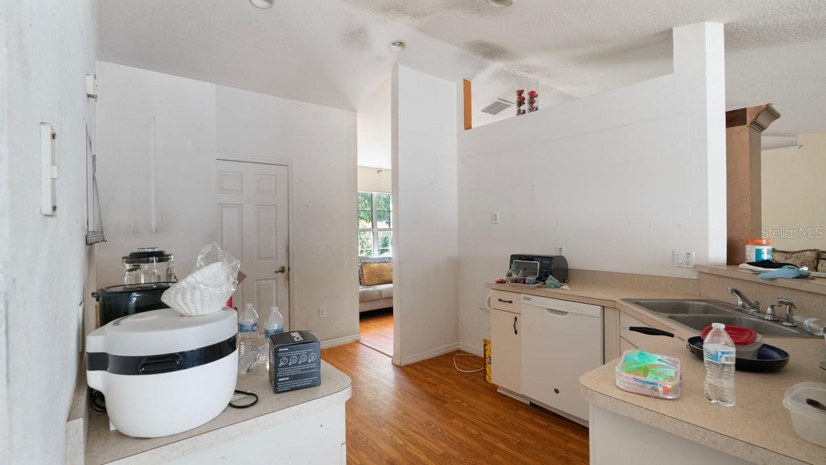 Image 7 of 21 For 7561 82nd Street