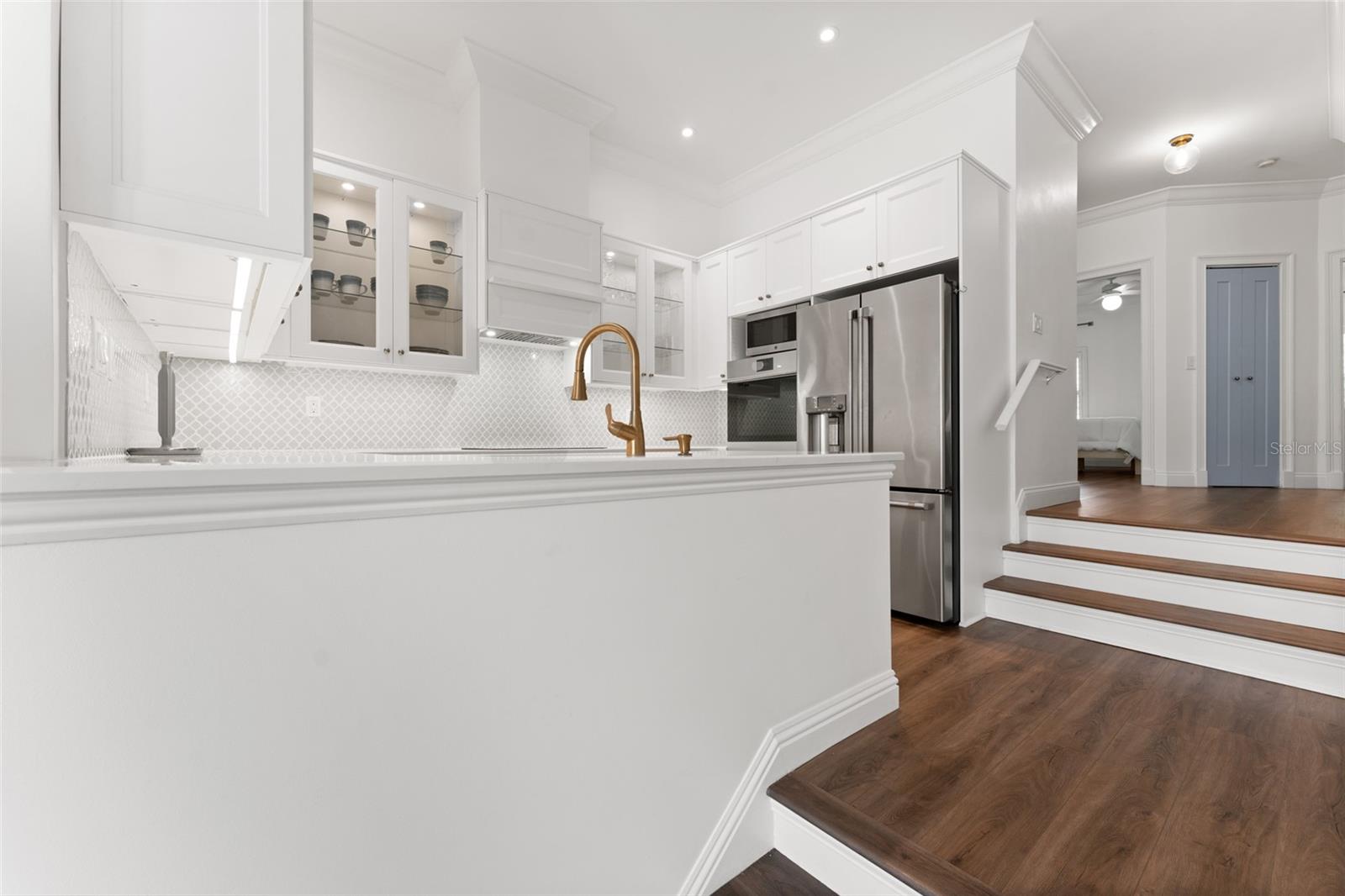 Image 10 of 44 For 625 Tropical Breeze Way