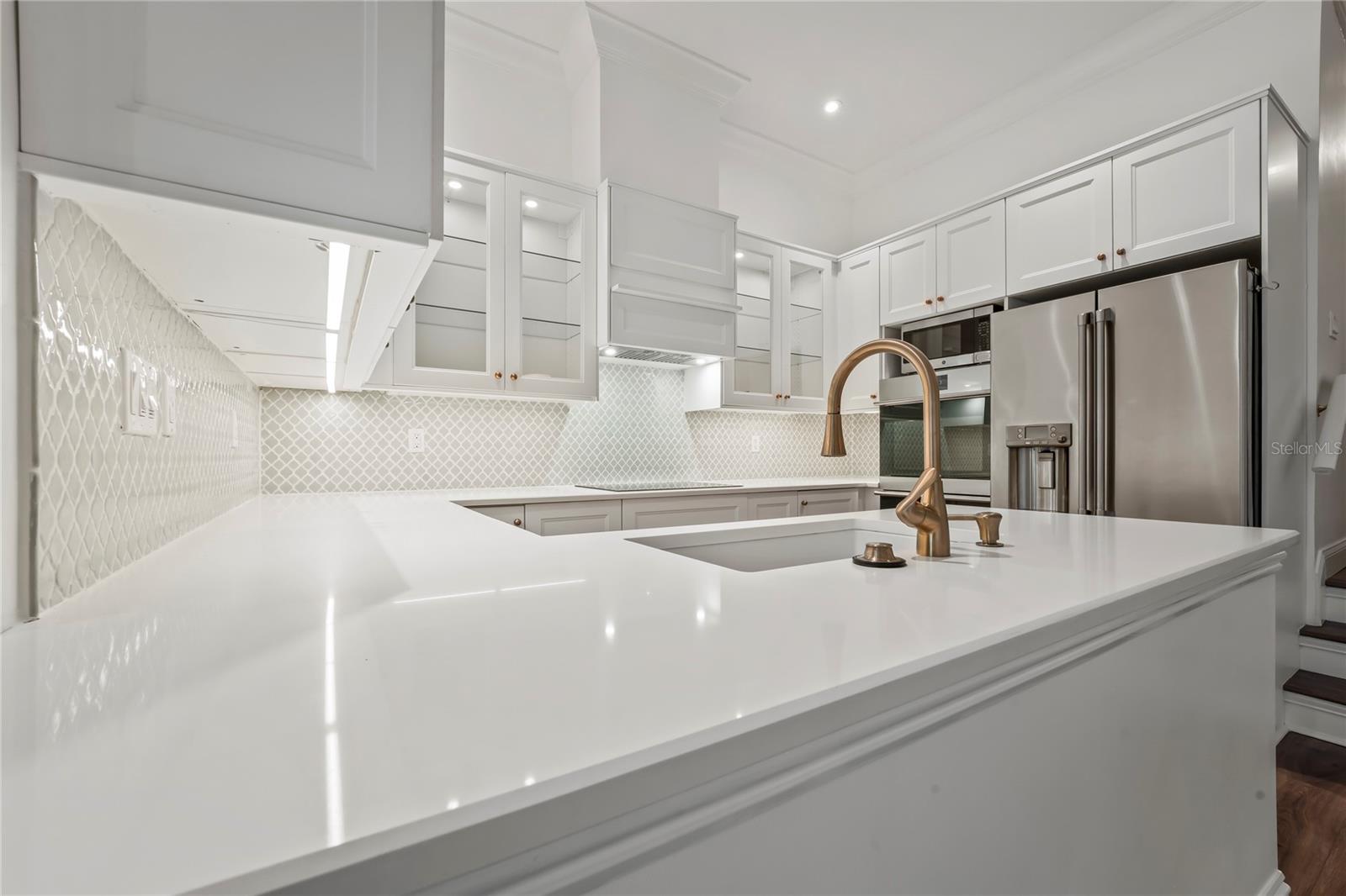 Image 11 of 44 For 625 Tropical Breeze Way