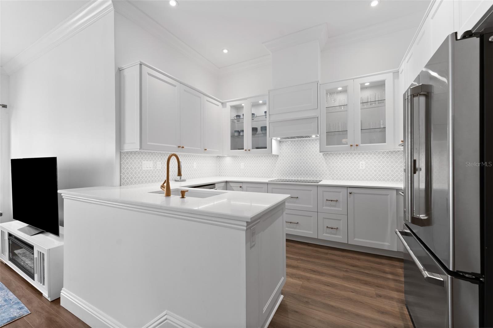 Image 12 of 44 For 625 Tropical Breeze Way