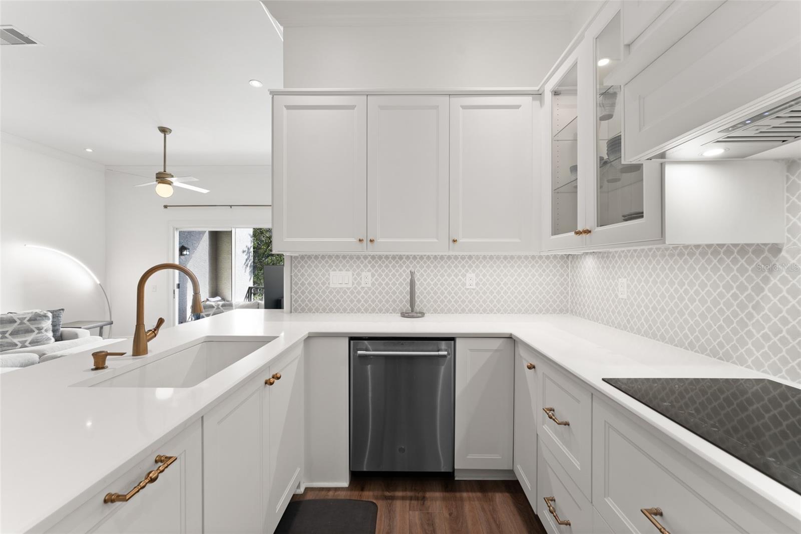 Image 13 of 44 For 625 Tropical Breeze Way