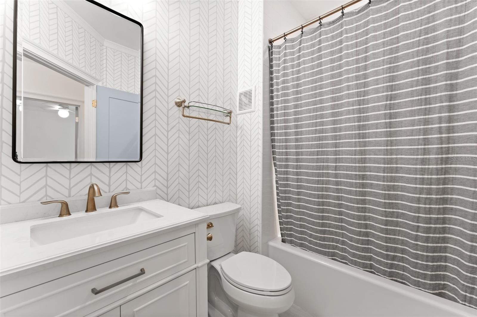 Image 20 of 44 For 625 Tropical Breeze Way